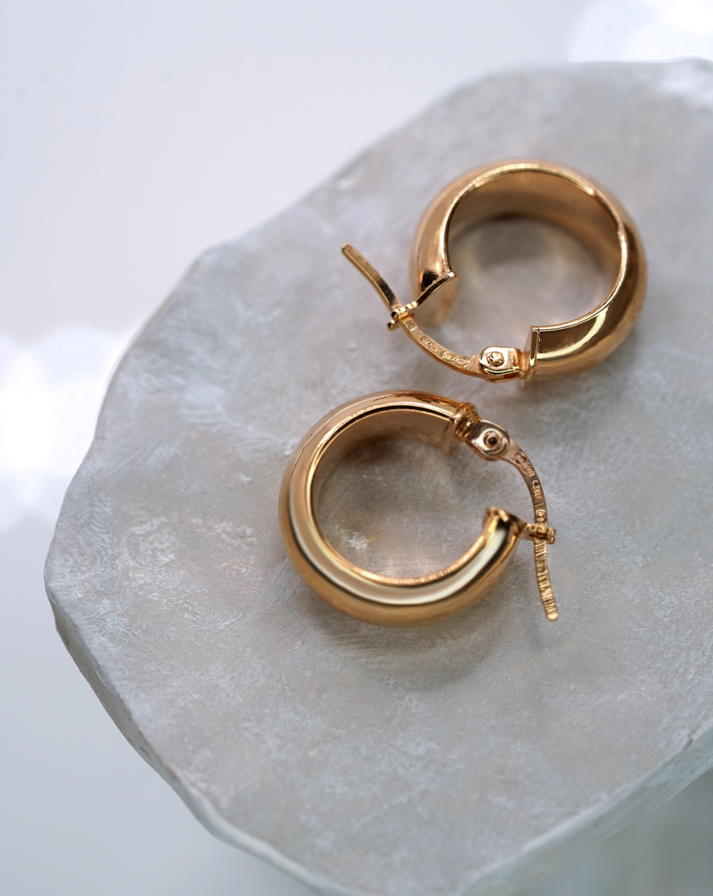 9ct solid yellow gold chunky medium size hoop earrings affordable jewellery online uk