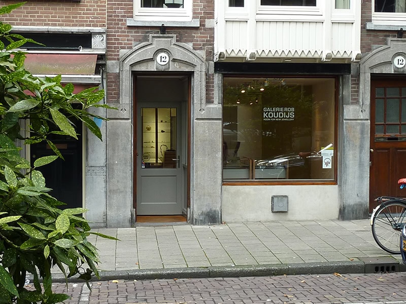 Street view of Galerie Rob Koudijs, Room for New Jewellery, in Amsterdam, photo courtesy of Galerie Rob Koudijs