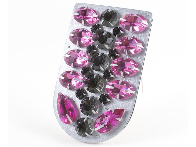 Everett Hoffman, pink spline (Brooch), 2023, brooch in vintage rhinestones, zinc, silver, stainless steel, 4 x 2 ½ x ½ inches (102 x 64 x 13 mm), photo courtesy of the artist