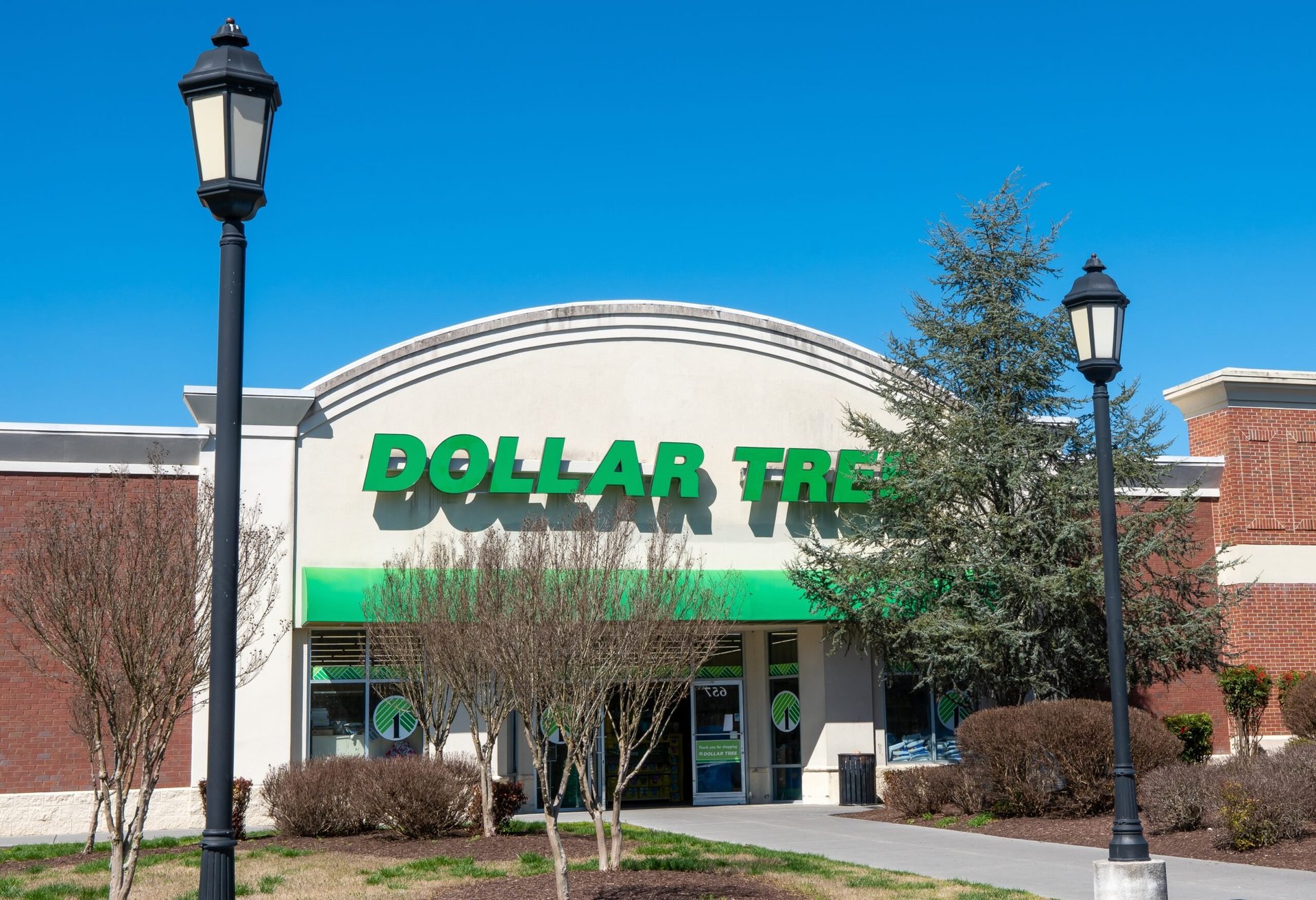 Dollar Tree storefront